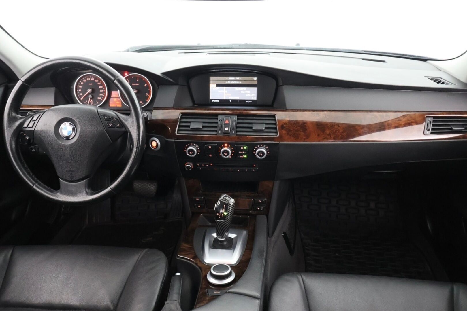 BMW 530 2008 530d Farmari (AC) 4ov 2993cm3 A | YritysOutlet - Myydään vain yrityksille - Vakkari | Vetokoukku | Nahat | Tutka | YritysOutlet - Myydään vain yrityksille