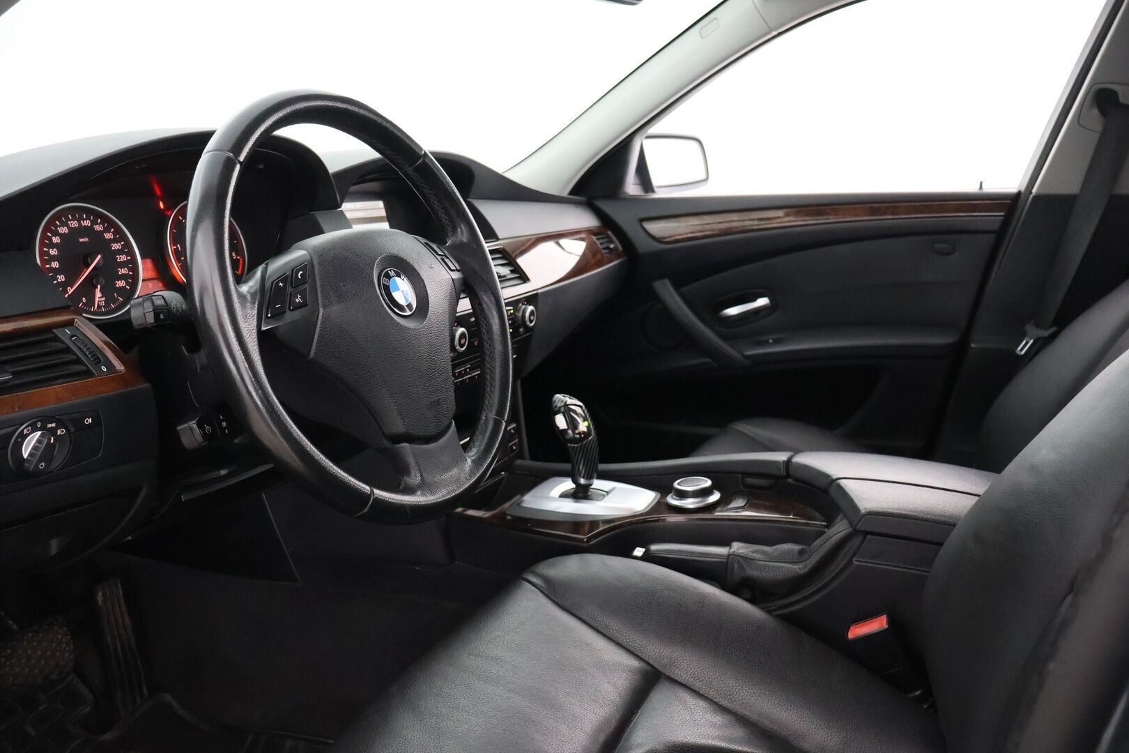 BMW 530 2008 530d Farmari (AC) 4ov 2993cm3 A | YritysOutlet - Myydään vain yrityksille - Vakkari | Vetokoukku | Nahat | Tutka | YritysOutlet - Myydään vain yrityksille