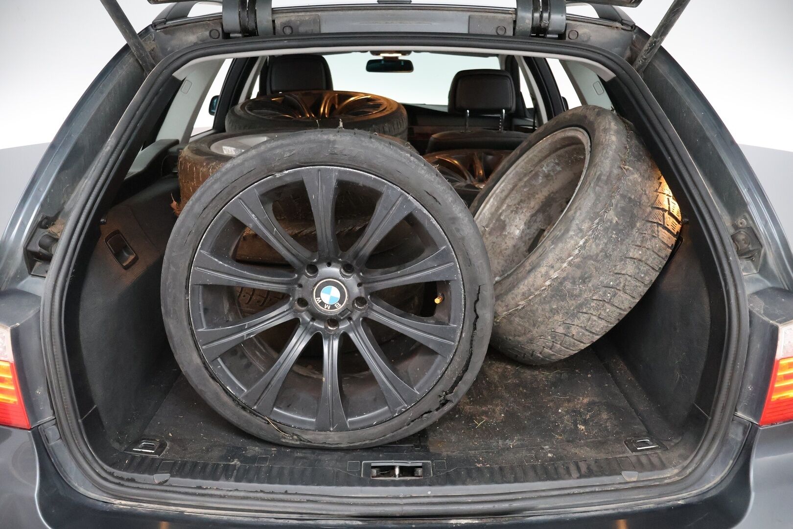 BMW 530 2008 530d Farmari (AC) 4ov 2993cm3 A | YritysOutlet - Myydään vain yrityksille - Vakkari | Vetokoukku | Nahat | Tutka | YritysOutlet - Myydään vain yrityksille