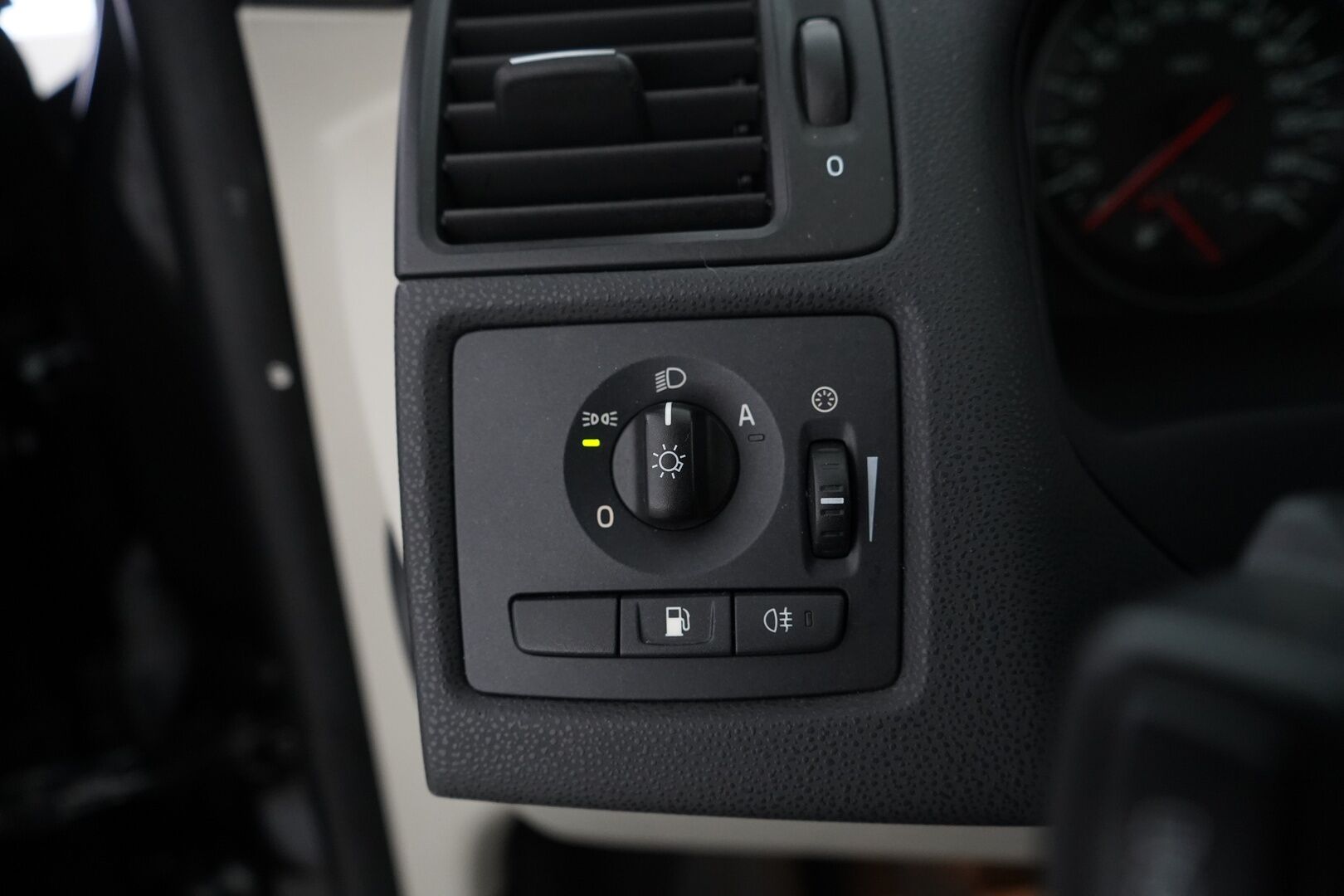 Volvo C30 2011 1,6D DRIVe S/S Momentum *PA-Lämmitin / Puolinahat / Ilmastointi / Vakkari* - Hyvin huollettu / Juuri katsastettu / Kahdet hyvät renkaat Volvon vanteilla