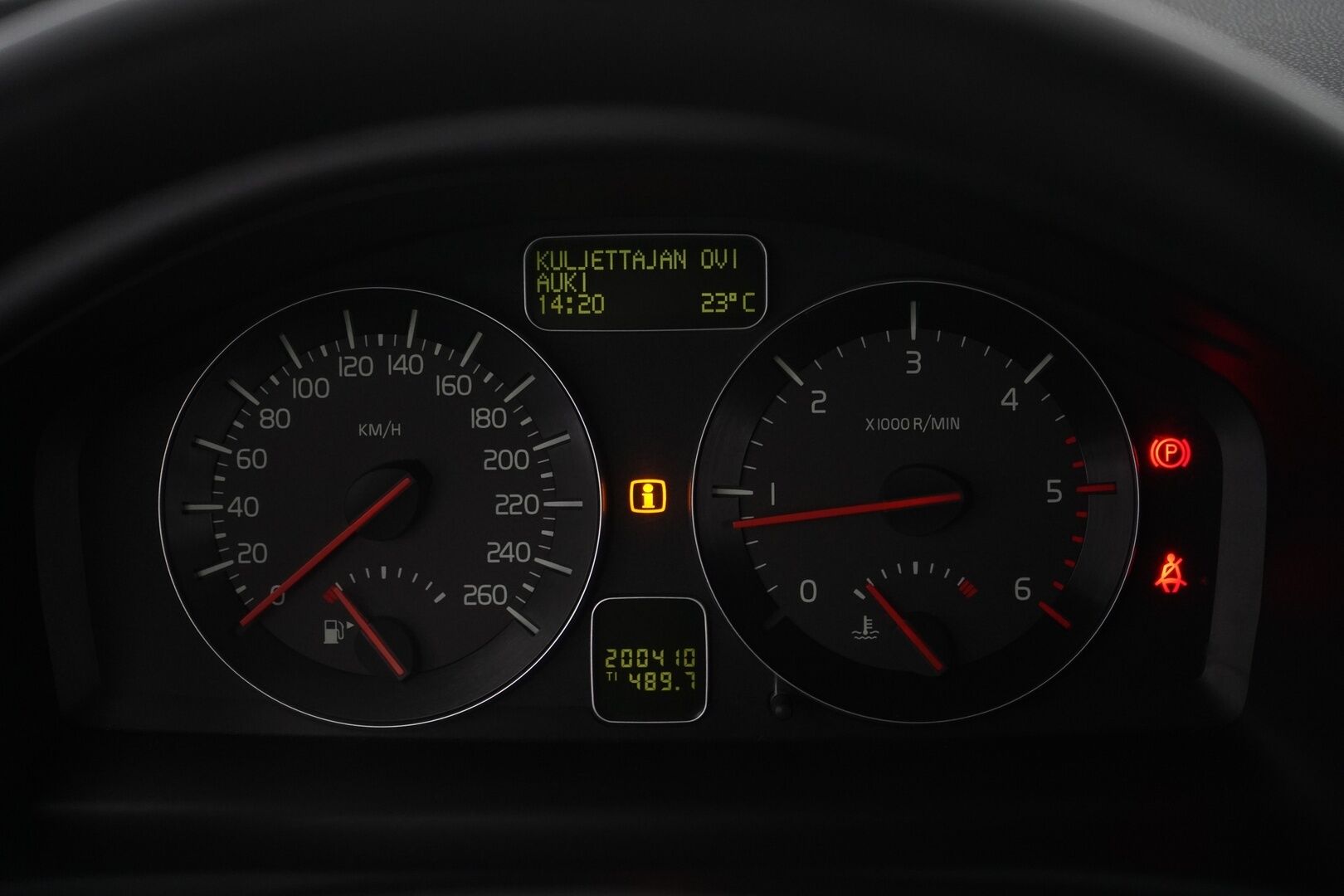 Volvo C30 2011 1,6D DRIVe S/S Momentum *PA-Lämmitin / Puolinahat / Ilmastointi / Vakkari* - Hyvin huollettu / Juuri katsastettu / Kahdet hyvät renkaat Volvon vanteilla