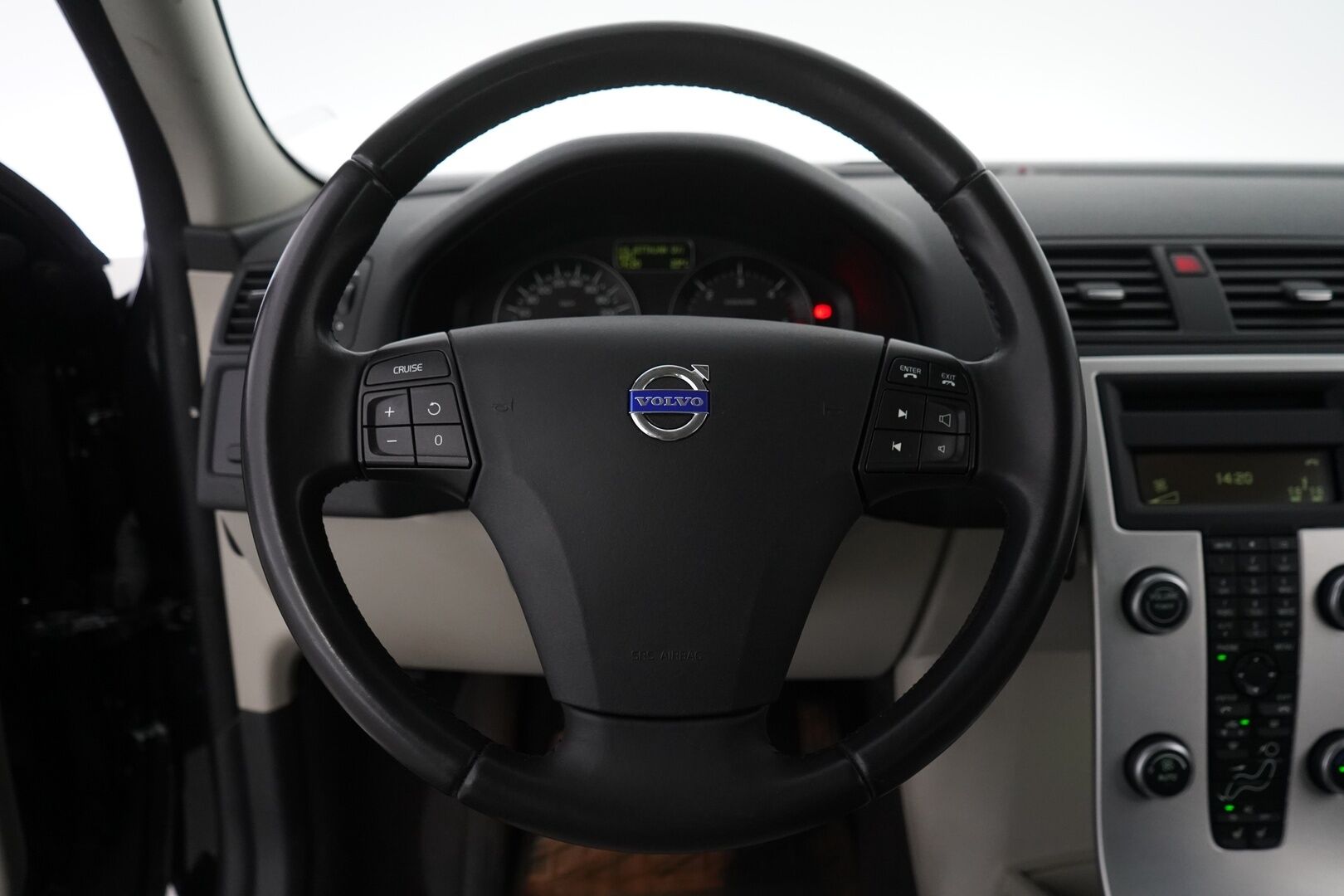 Volvo C30 2011 1,6D DRIVe S/S Momentum *PA-Lämmitin / Puolinahat / Ilmastointi / Vakkari* - Hyvin huollettu / Juuri katsastettu / Kahdet hyvät renkaat Volvon vanteilla