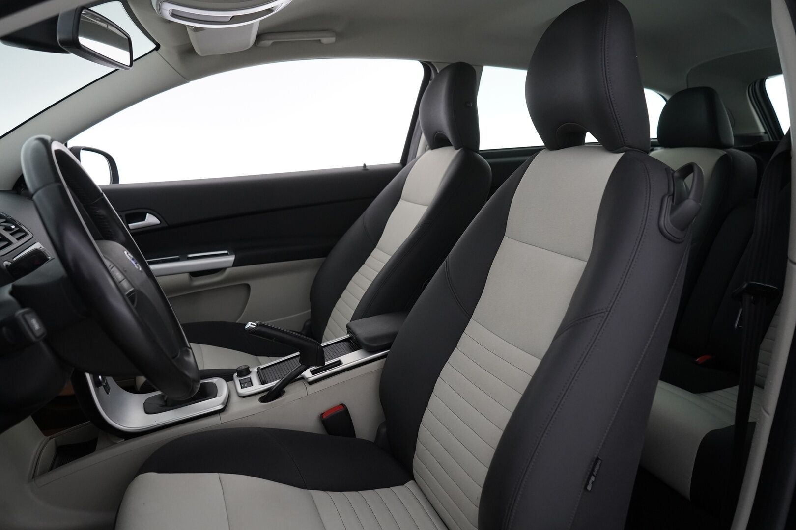 Volvo C30 2011 1,6D DRIVe S/S Momentum *PA-Lämmitin / Puolinahat / Ilmastointi / Vakkari* - Hyvin huollettu / Juuri katsastettu / Kahdet hyvät renkaat Volvon vanteilla