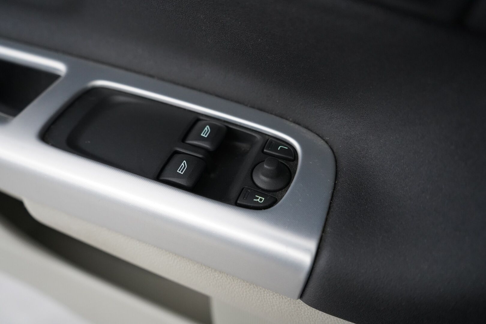 Volvo C30 2011 1,6D DRIVe S/S Momentum *PA-Lämmitin / Puolinahat / Ilmastointi / Vakkari* - Hyvin huollettu / Juuri katsastettu / Kahdet hyvät renkaat Volvon vanteilla