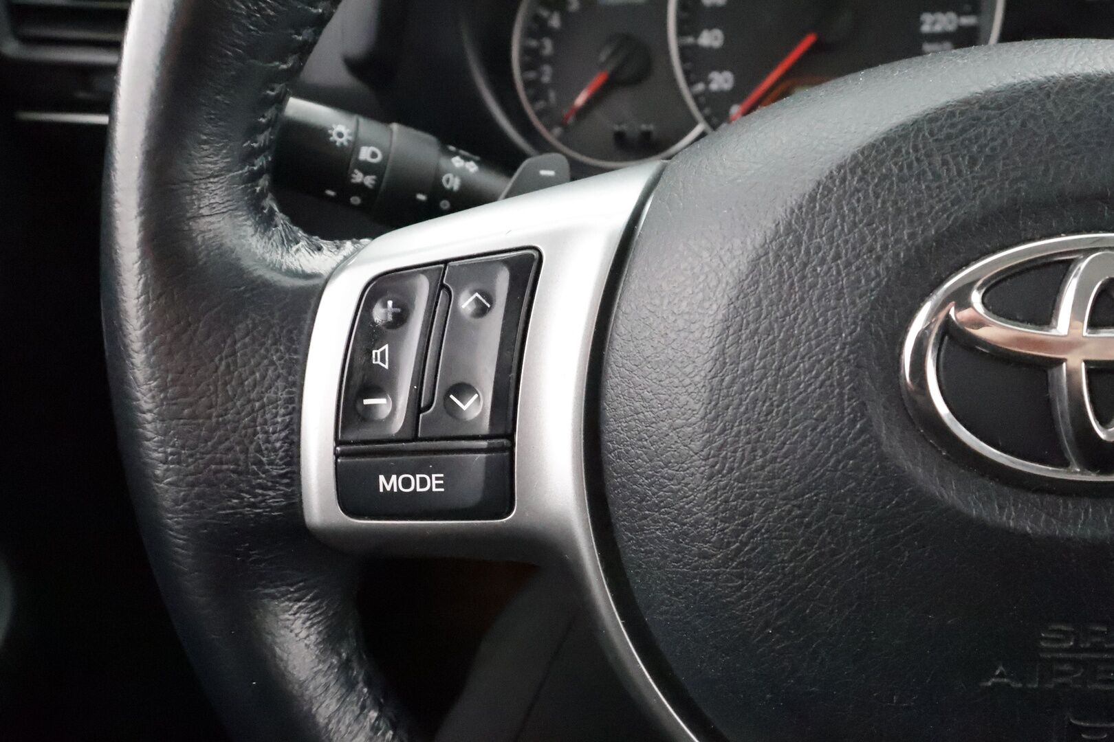 Toyota Verso-S 2012 1,33 Dual VVT-i Stop & Start Linea Sol Multidrive S * Lohkolämmitin / Bluetooth / Rattivaihteet / Ilmastointi * - Koukku / P.Kamera / Suomi-auto / Kahdet renkaat