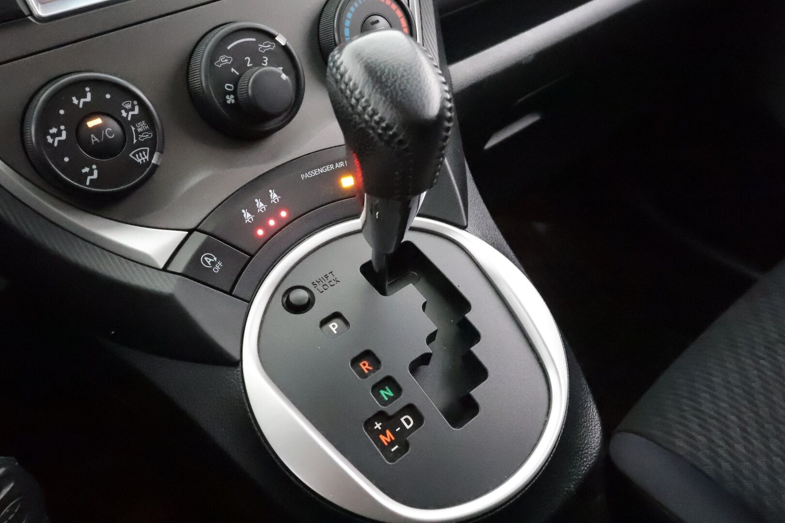 Toyota Verso-S 2012 1,33 Dual VVT-i Stop & Start Linea Sol Multidrive S * Lohkolämmitin / Bluetooth / Rattivaihteet / Ilmastointi * - Koukku / P.Kamera / Suomi-auto / Kahdet renkaat