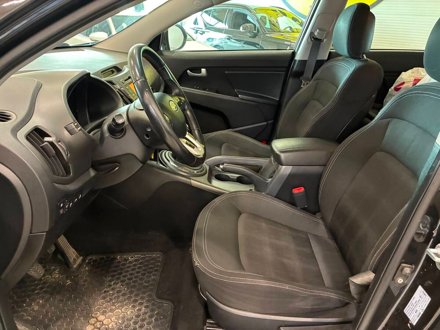 Kia Sportage 2011 1,6 ISG Urban LX EcoDynamics - Ilmastointi | Cruise | Lohkolämmitin sisäpistokkeella | Vetokoukku | Suomi-auto | Kahdet renkaat vanteilla | Juuri huollettu
