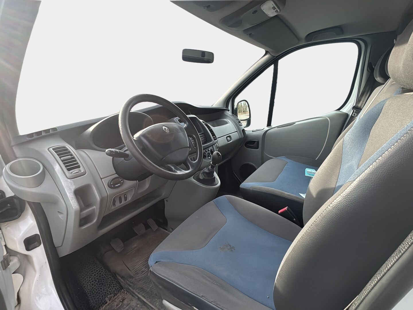 Renault Trafic 2011 2,0 dCi 90hv 6MT L1H1 2,9 t - YritysOutlet - Myydään vain yrityksille - Webasto / Kahdet hyvät renkaat / Juuri katsastettu!