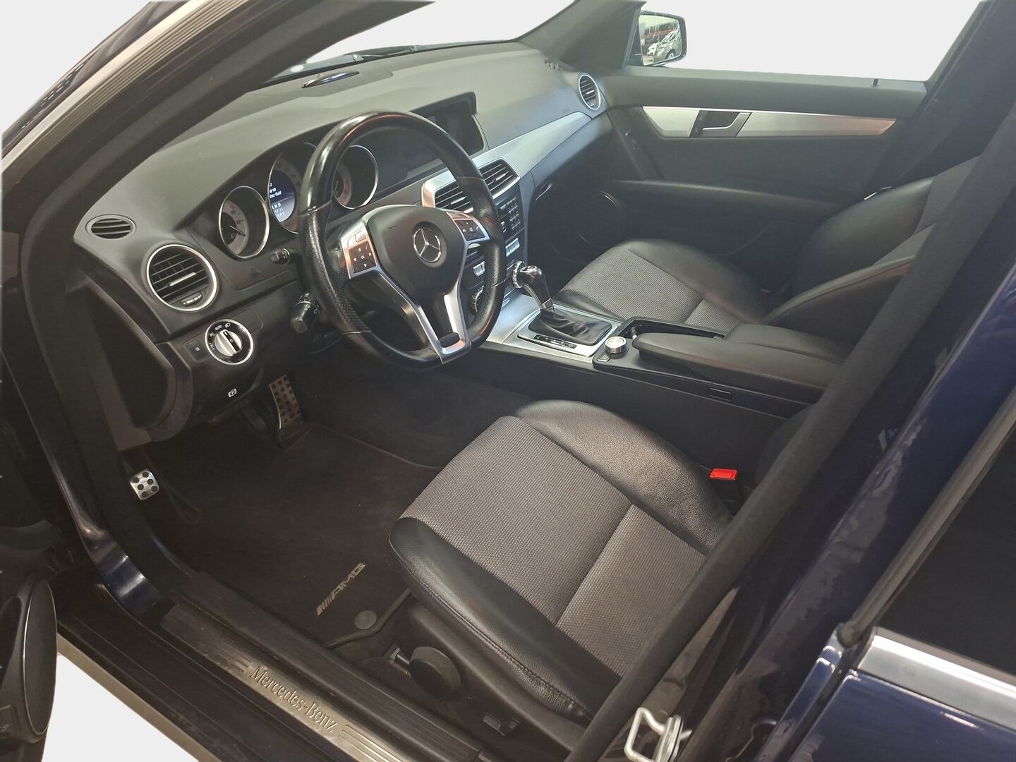 Mercedes-Benz C 2012 200 BE A Premium Business * Tämä auto myydään YritysOutlet -valikoimasta vain yritykselle / Kattoluukku / Vakkari * - Tämä auto myydään YritysOutlet -valikoimasta vain yritykselle / 2x Renkaat / Suomi-auto *