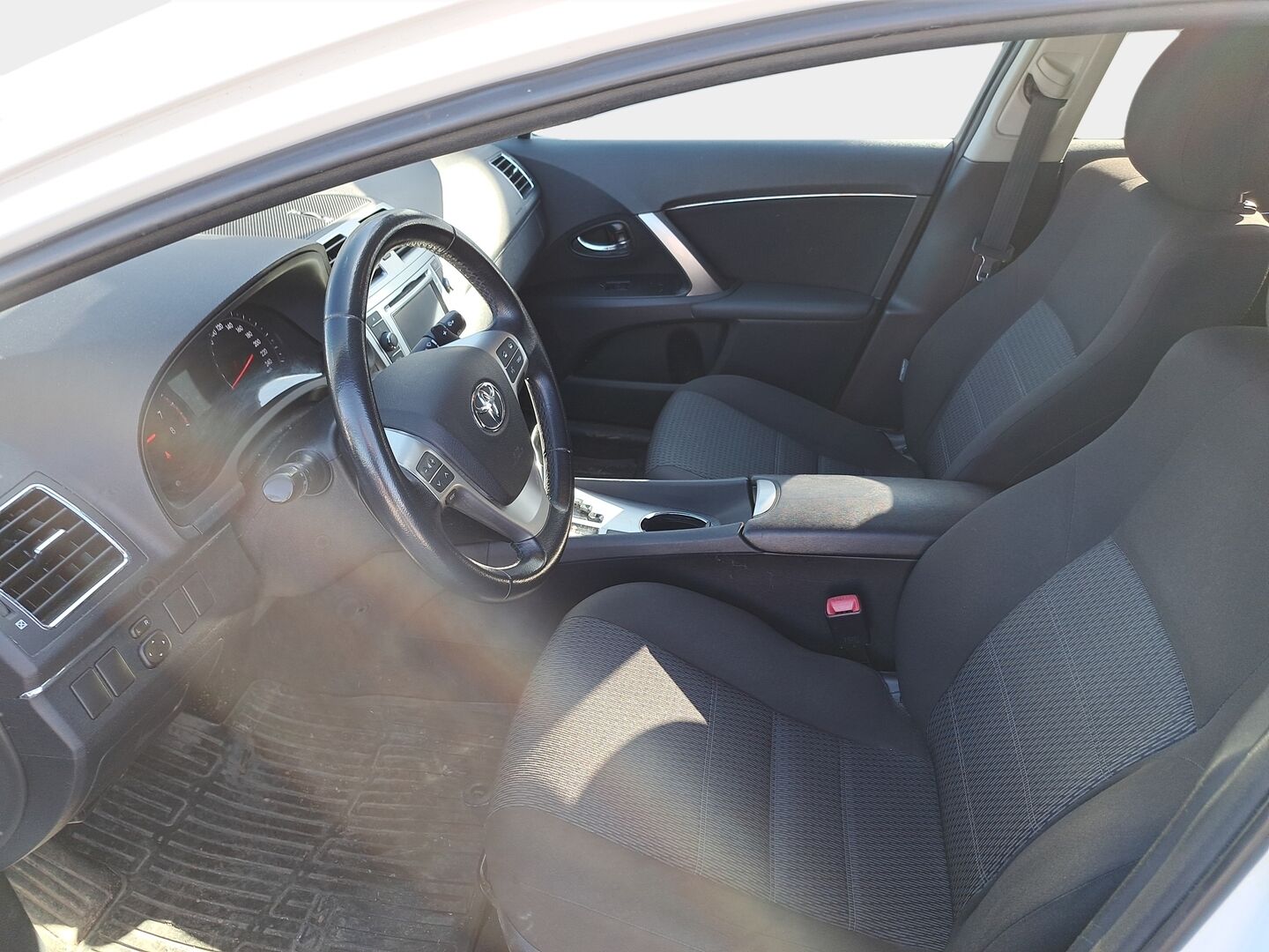 Toyota Avensis 2012 1,8 Valvematic Linea Sol Wagon Multidrive S * Suomiauto / Peruutuskamera / Navi / Vakkari / Xenon / Toyota Sound System - Huippusiisti / Vähän ajettu! - HULLUT AVAJAISHULINAT KORKOTARJOUS 3,29 %