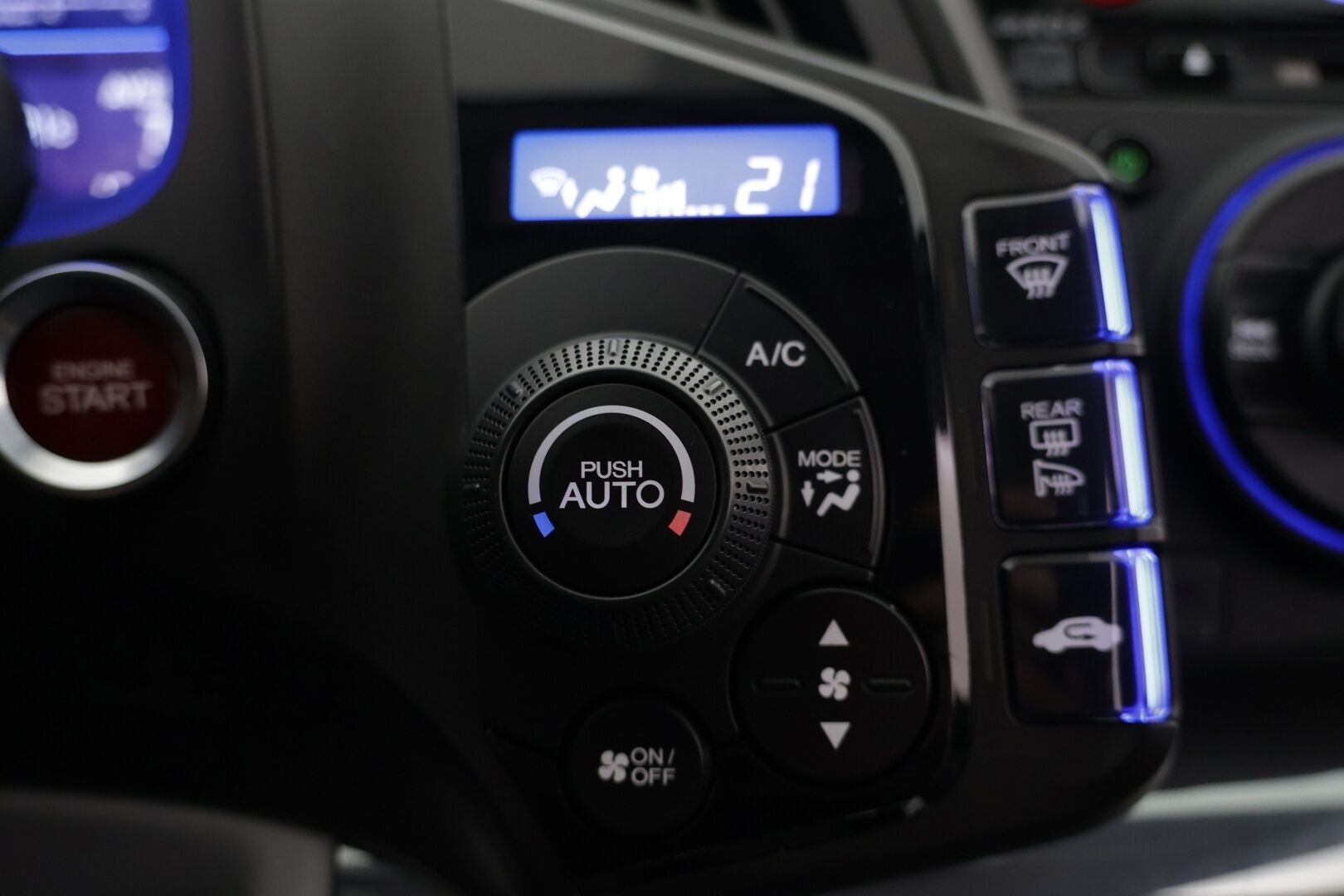 Honda CR-Z 2010 1,5 GT / Vakkari / Sporttipenkit / Manuaali / Kahdet renkaat aluilla - HULLUT AVAJAISHULINAT KORKOTARJOUS 3,29 %