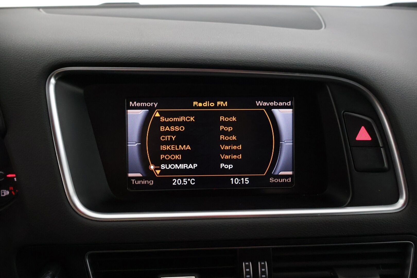 Audi Q5 2014 Offroad Business 2,0 TDI 130 kW quattro S tronic * Webasto / Vakionopeudensäädin / P.Tutkat takana / Sähköluukku * - Vetokoukullinen Suomi-auto!