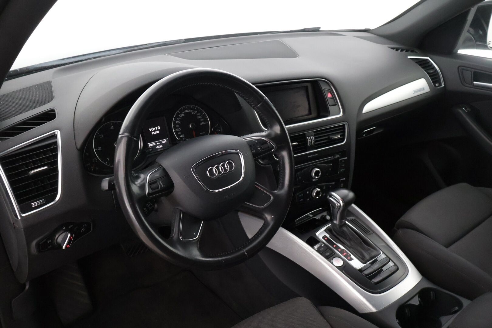 Audi Q5 2014 Offroad Business 2,0 TDI 130 kW quattro S tronic * Webasto / Vakionopeudensäädin / P.Tutkat takana / Sähköluukku * - Vetokoukullinen Suomi-auto!