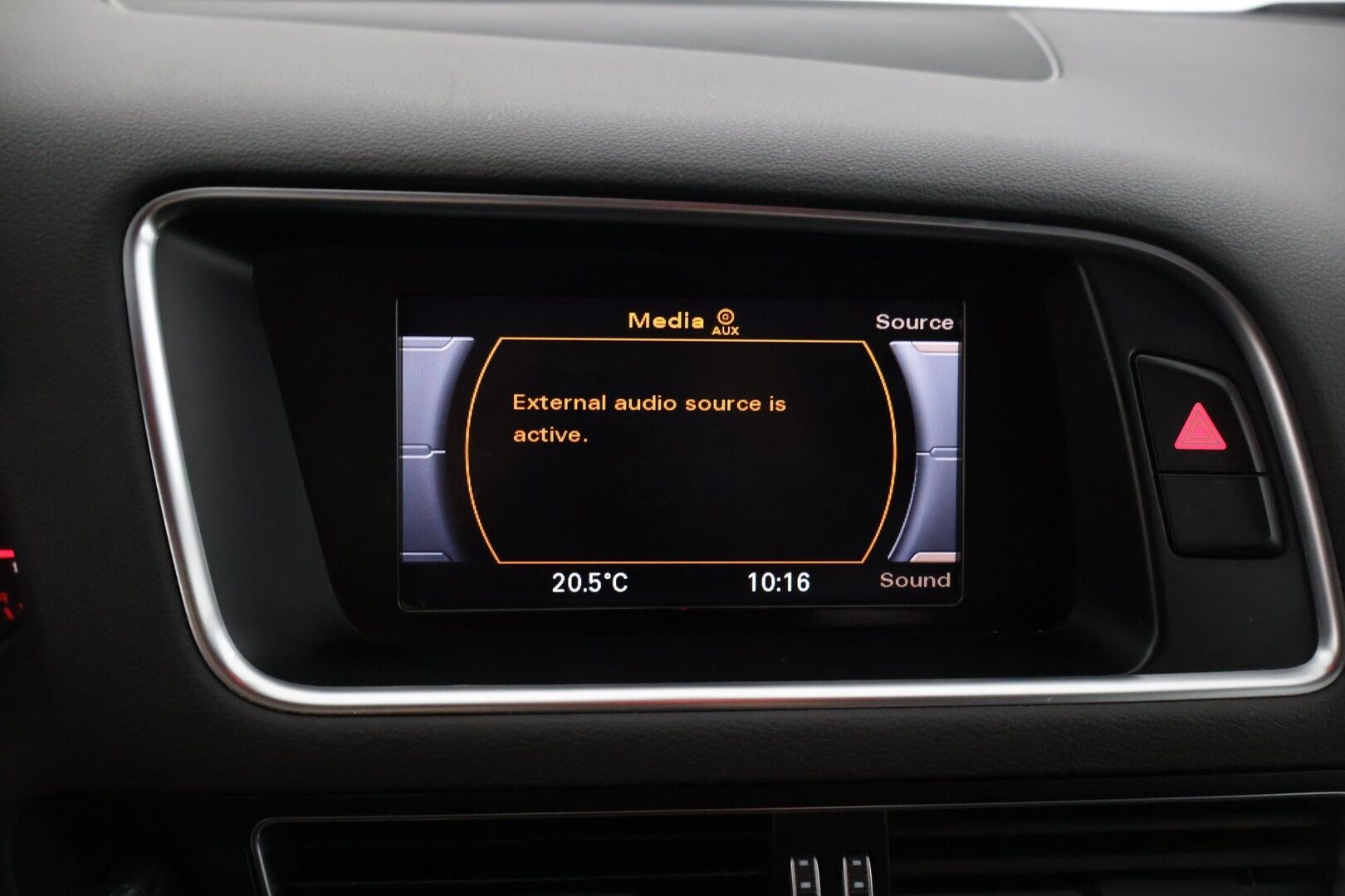 Audi Q5 2014 Offroad Business 2,0 TDI 130 kW quattro S tronic * Webasto / Vakionopeudensäädin / P.Tutkat takana / Sähköluukku * - Vetokoukullinen Suomi-auto!