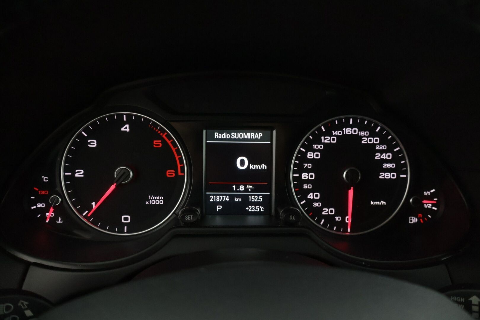Audi Q5 2014 Offroad Business 2,0 TDI 130 kW quattro S tronic * Webasto / Vakionopeudensäädin / P.Tutkat takana / Sähköluukku * - Vetokoukullinen Suomi-auto!