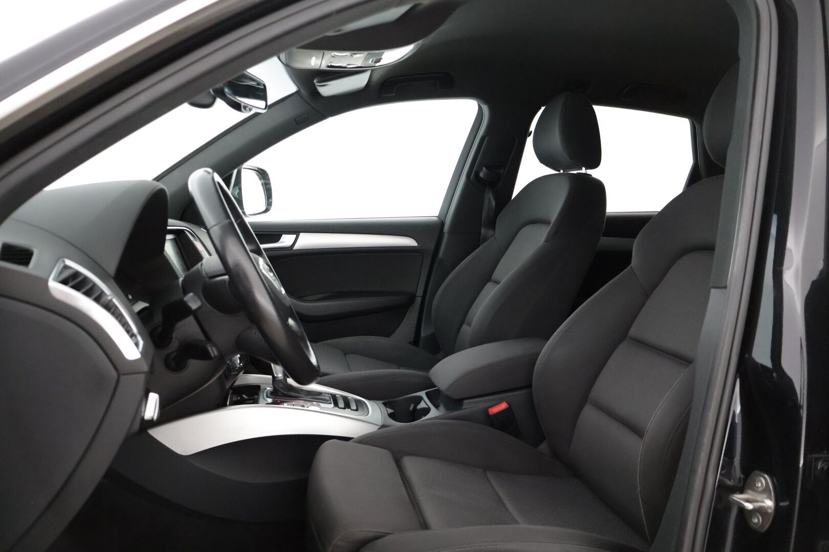 Audi Q5 2014 Offroad Business 2,0 TDI 130 kW quattro S tronic * Webasto / Vakionopeudensäädin / P.Tutkat takana / Sähköluukku * - Vetokoukullinen Suomi-auto!