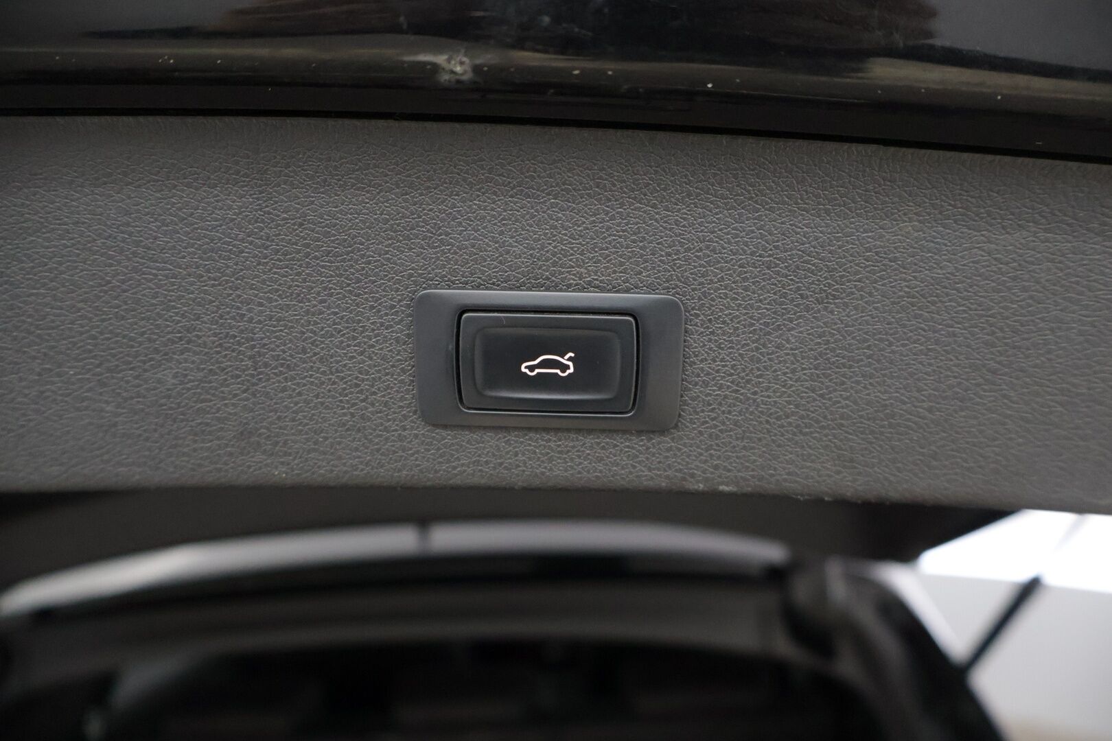 Audi Q5 2014 Offroad Business 2,0 TDI 130 kW quattro S tronic * Webasto / Vakionopeudensäädin / P.Tutkat takana / Sähköluukku * - Vetokoukullinen Suomi-auto!