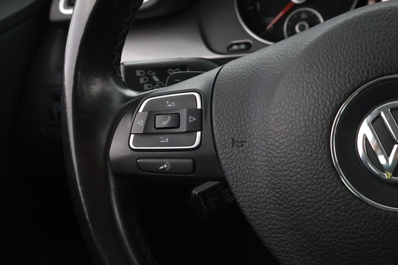 Volkswagen Passat 2012 Sedan Comfortline 1,4 TSI MultiFuel 118 kW (160 hv) DSG-automaatti * Suomiauto / Vakkari / Xenon / Lohko & Sisäpistoke - 2x Hyvät renkaat / Jakopää ketjulla / Juuri tullut Tampereelle!