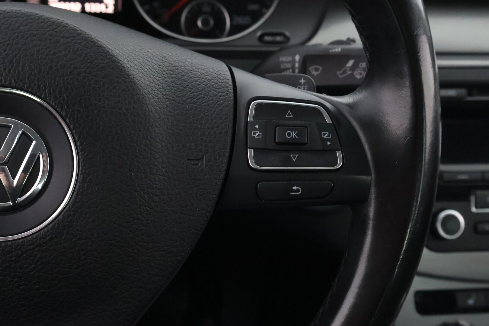 Volkswagen Passat 2012 Sedan Comfortline 1,4 TSI MultiFuel 118 kW (160 hv) DSG-automaatti * Suomiauto / Vakkari / Xenon / Lohko & Sisäpistoke - 2x Hyvät renkaat / Jakopää ketjulla / Juuri tullut Tampereelle!