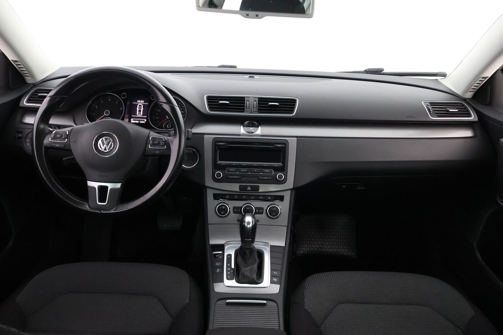 Volkswagen Passat 2012 Sedan Comfortline 1,4 TSI MultiFuel 118 kW (160 hv) DSG-automaatti * Suomiauto / Vakkari / Xenon / Lohko & Sisäpistoke - 2x Hyvät renkaat / Jakopää ketjulla / Juuri tullut Tampereelle!