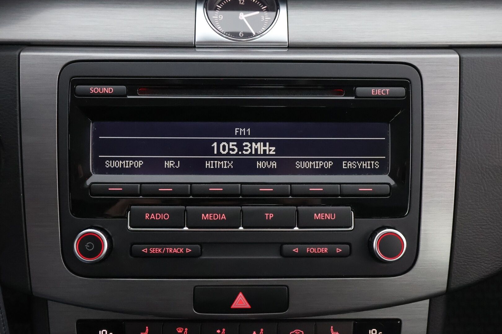 Volkswagen Passat 2012 Sedan Comfortline 1,4 TSI MultiFuel 118 kW (160 hv) DSG-automaatti * Suomiauto / Vakkari / Xenon / Lohko & Sisäpistoke - 2x Hyvät renkaat / Jakopää ketjulla / Juuri tullut Tampereelle!