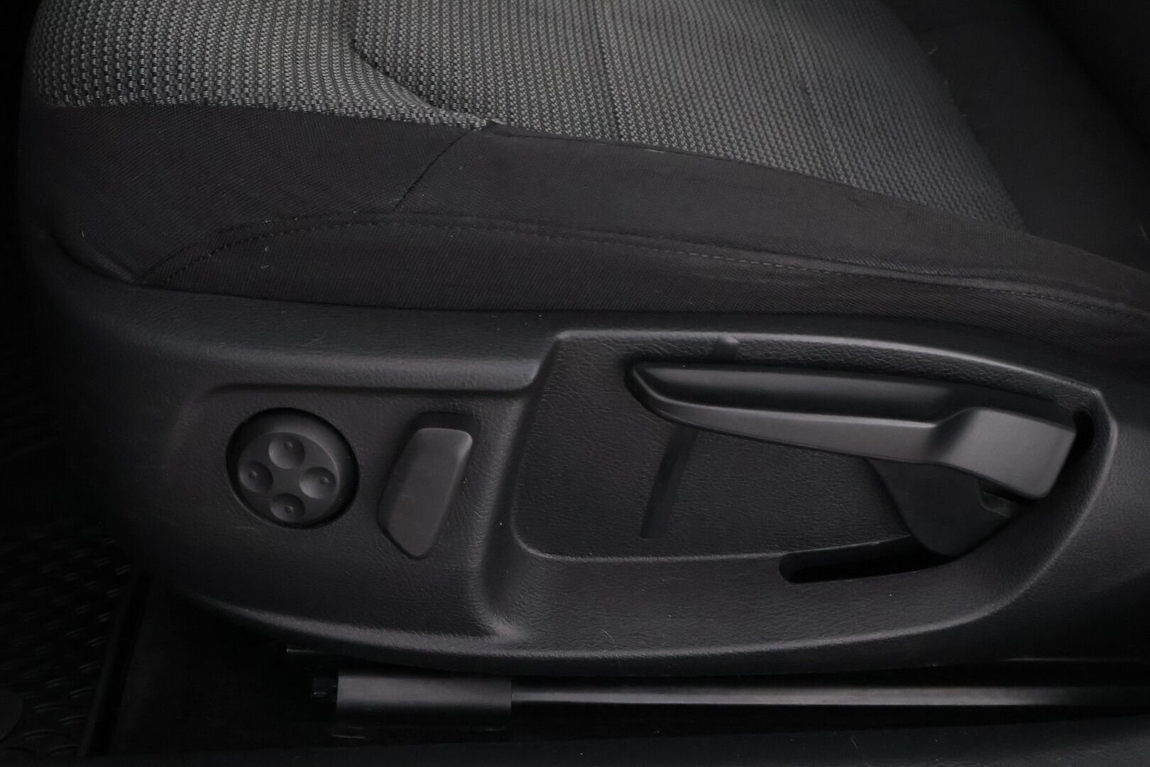 Volkswagen Passat 2012 Sedan Comfortline 1,4 TSI MultiFuel 118 kW (160 hv) DSG-automaatti * Suomiauto / Vakkari / Xenon / Lohko & Sisäpistoke - 2x Hyvät renkaat / Jakopää ketjulla / Juuri tullut Tampereelle!