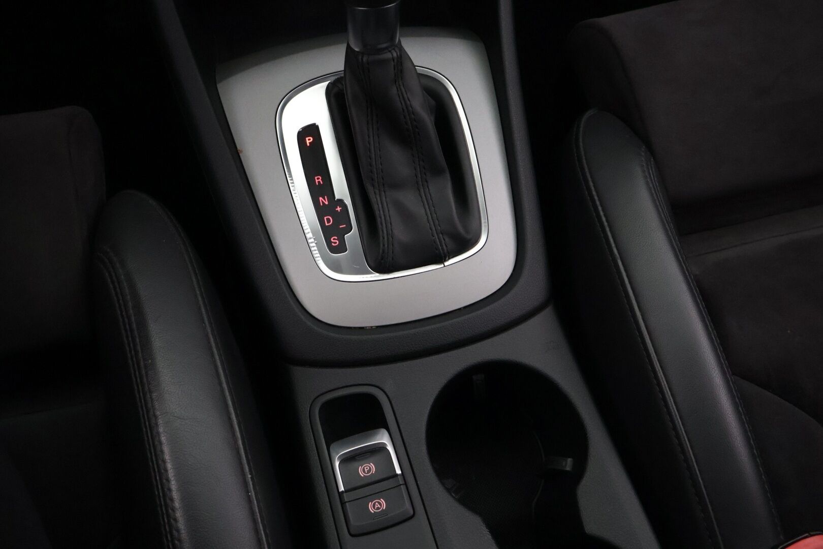 Audi Q3 2012 Special edition 2,0 TDI 130 kW quattro S tronic Start-Stop *Nahka-alcantara / Vakkari / Navi / Sähk. Kuljettajan istuin / Bluetooth* - *Nahka-alcantara / Vakkari / Navi / Sähk. Kuljettajan istuin / Bluetooth*