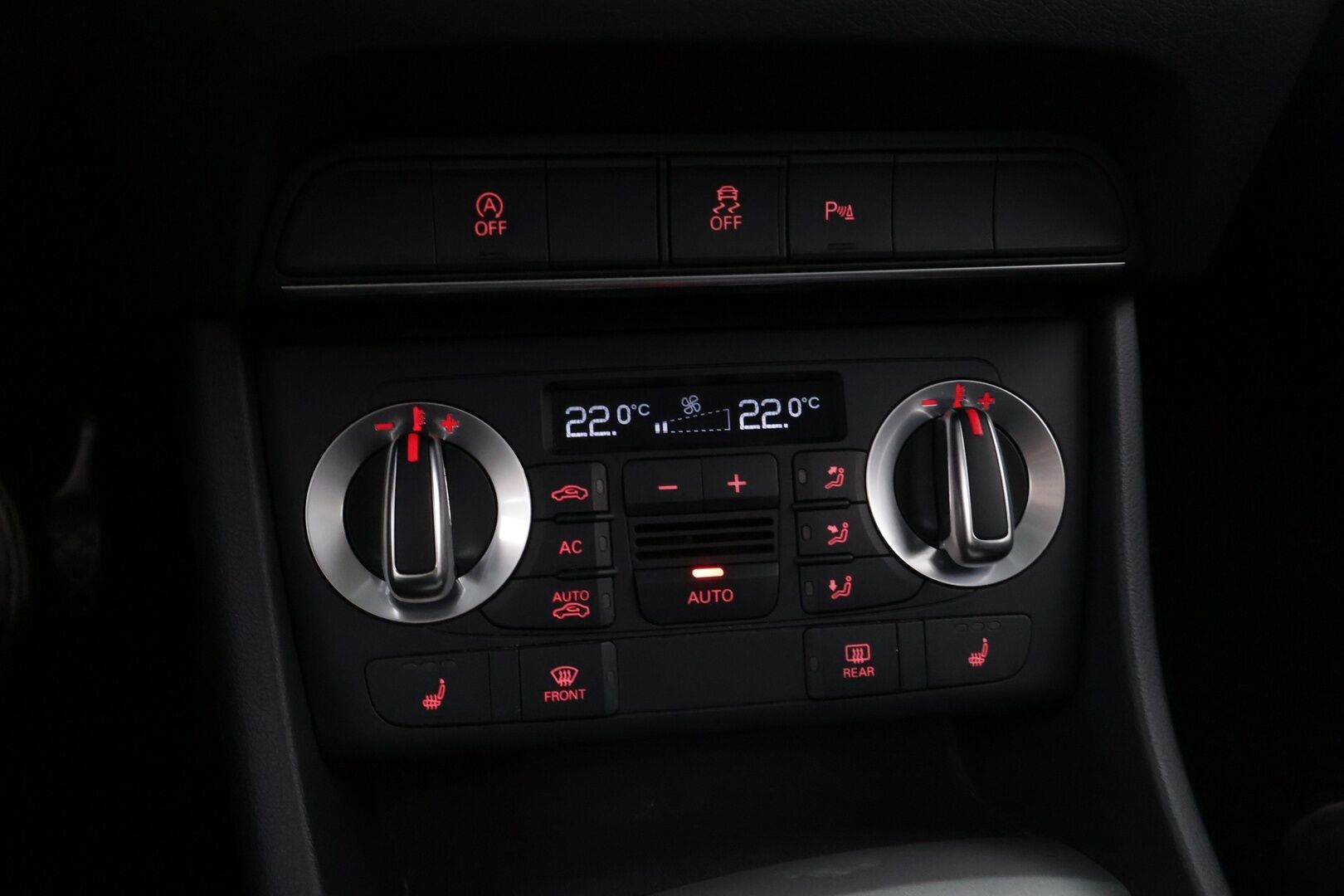 Audi Q3 2012 Special edition 2,0 TDI 130 kW quattro S tronic Start-Stop *Nahka-alcantara / Vakkari / Navi / Sähk. Kuljettajan istuin / Bluetooth* - *Nahka-alcantara / Vakkari / Navi / Sähk. Kuljettajan istuin / Bluetooth*