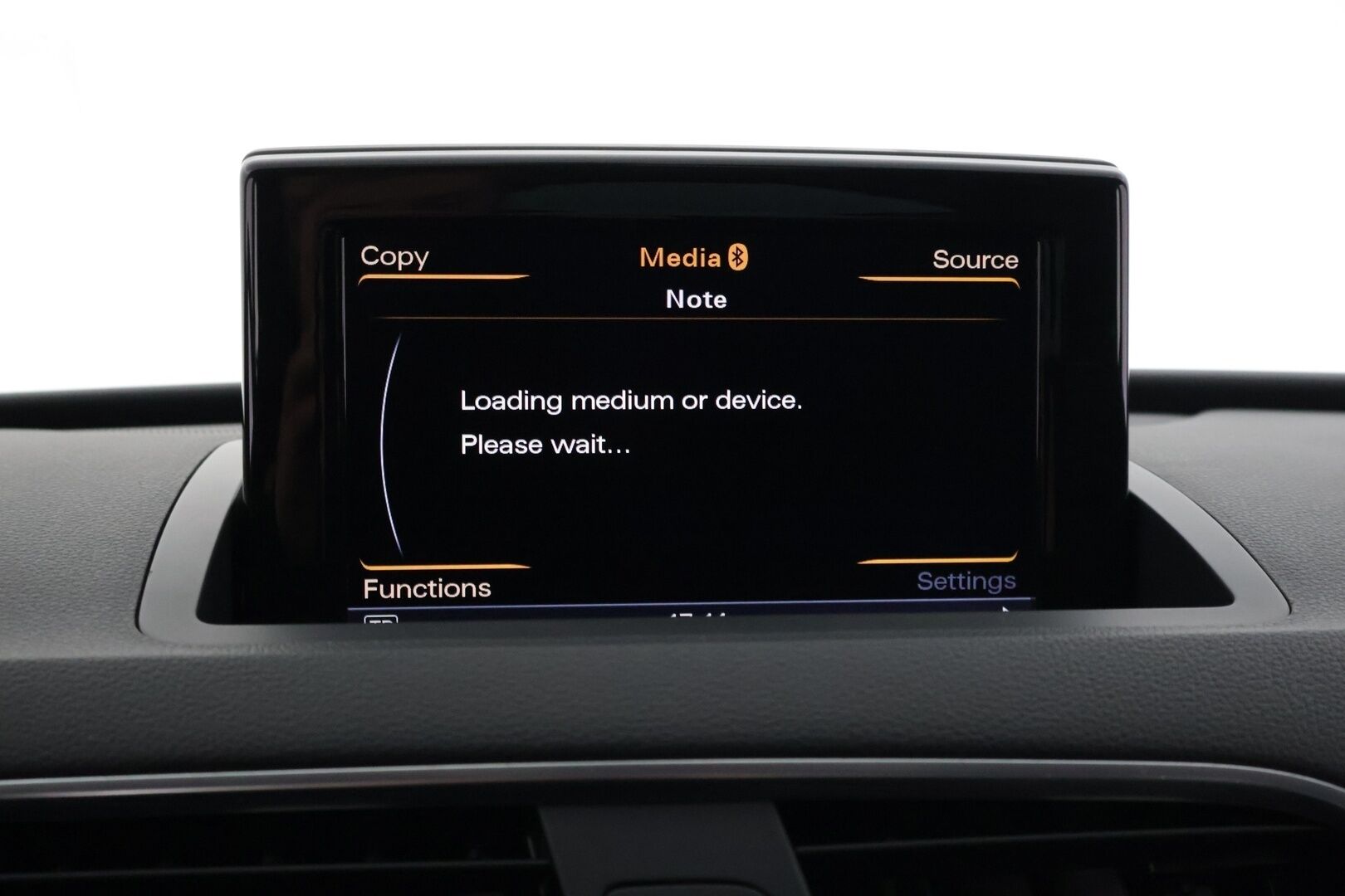 Audi Q3 2013 Special edition 2,0 TDI 130 kW quattro S tronic Start-Stop *Nahka-alcantara / Vakkari / Navi / Sähk. Kuljettajan istuin / Bluetooth* - *Nahka-alcantara / Vakkari / Navi / Sähk. Kuljettajan istuin / Bluetooth*