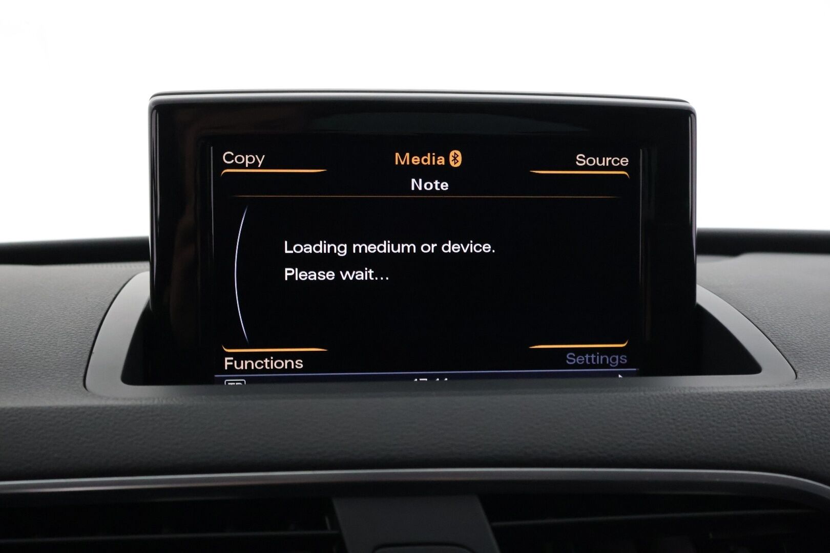 Audi Q3 2012 Special edition 2,0 TDI 130 kW quattro S tronic Start-Stop *Nahka-alcantara / Vakkari / Navi / Sähk. Kuljettajan istuin / Bluetooth* - *Nahka-alcantara / Vakkari / Navi / Sähk. Kuljettajan istuin / Bluetooth*