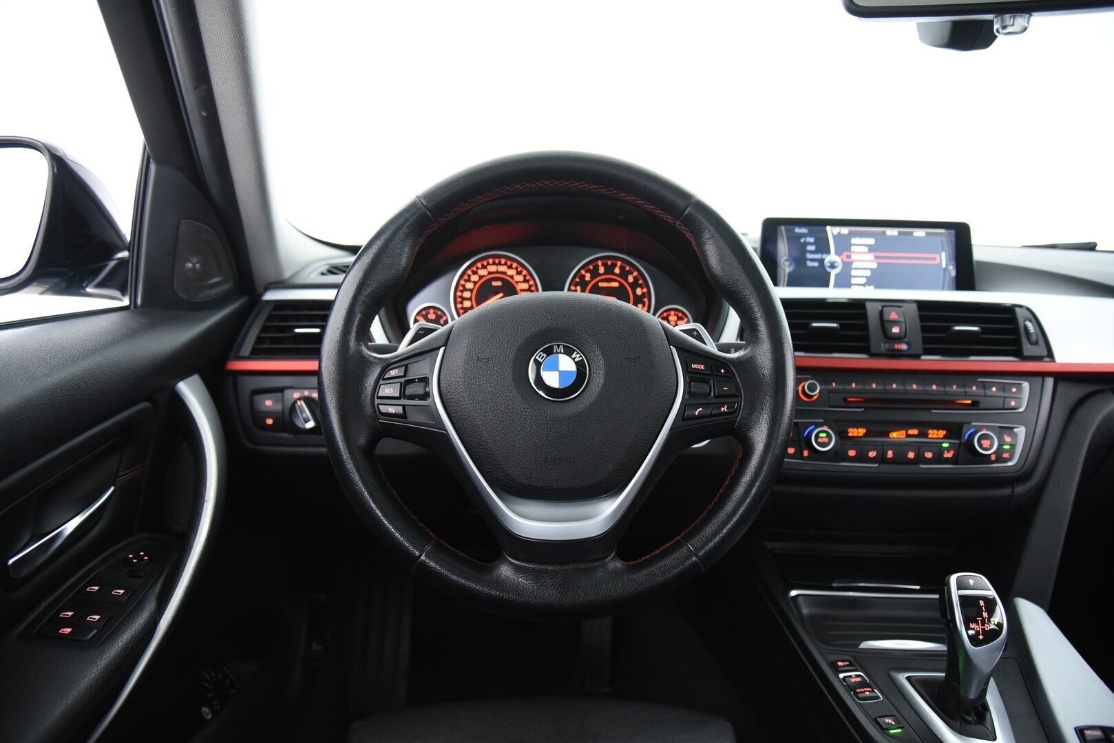 BMW 328 2013 TwinPower Turbo Sport A xDrive F30 / H/K / HUD / Kattoluukku / Keyless / Prof. navi - Juuri katsastettu ja huollettu!