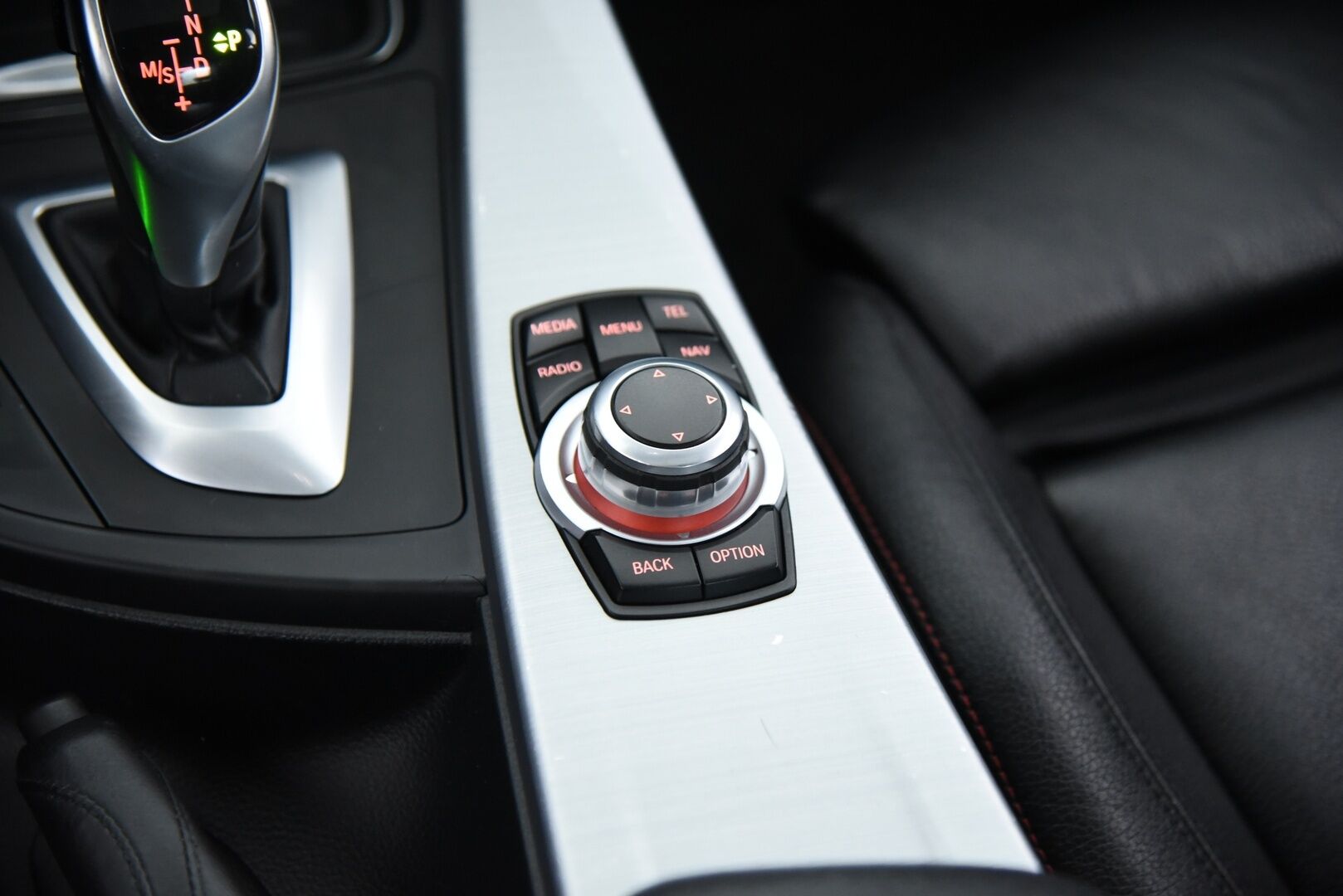 BMW 328 2013 TwinPower Turbo Sport A xDrive F30 / H/K / HUD / Kattoluukku / Keyless / Prof. navi - Juuri katsastettu ja huollettu!