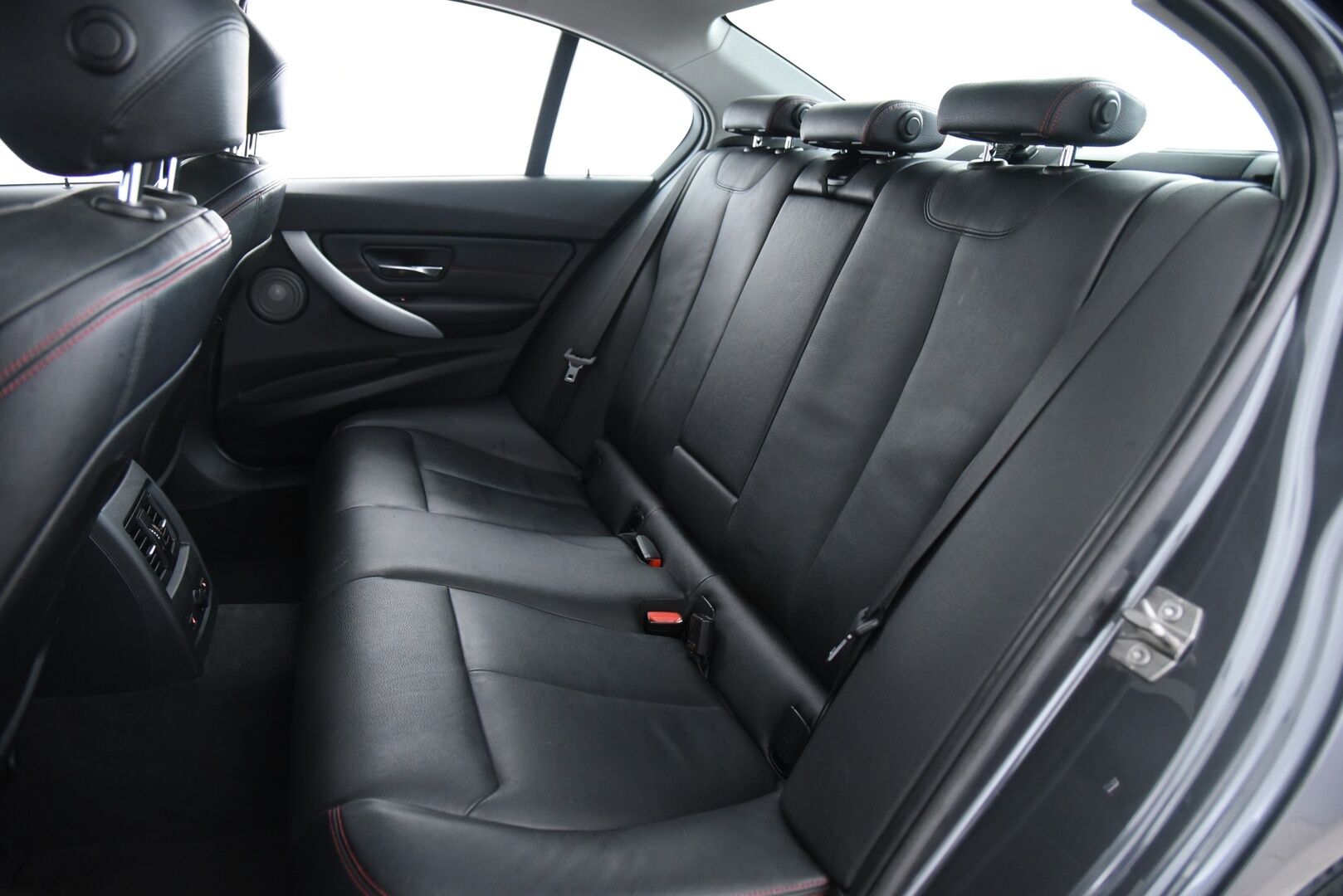 BMW 328 2013 TwinPower Turbo Sport A xDrive F30 / H/K / HUD / Kattoluukku / Keyless / Prof. navi - Juuri katsastettu ja huollettu!