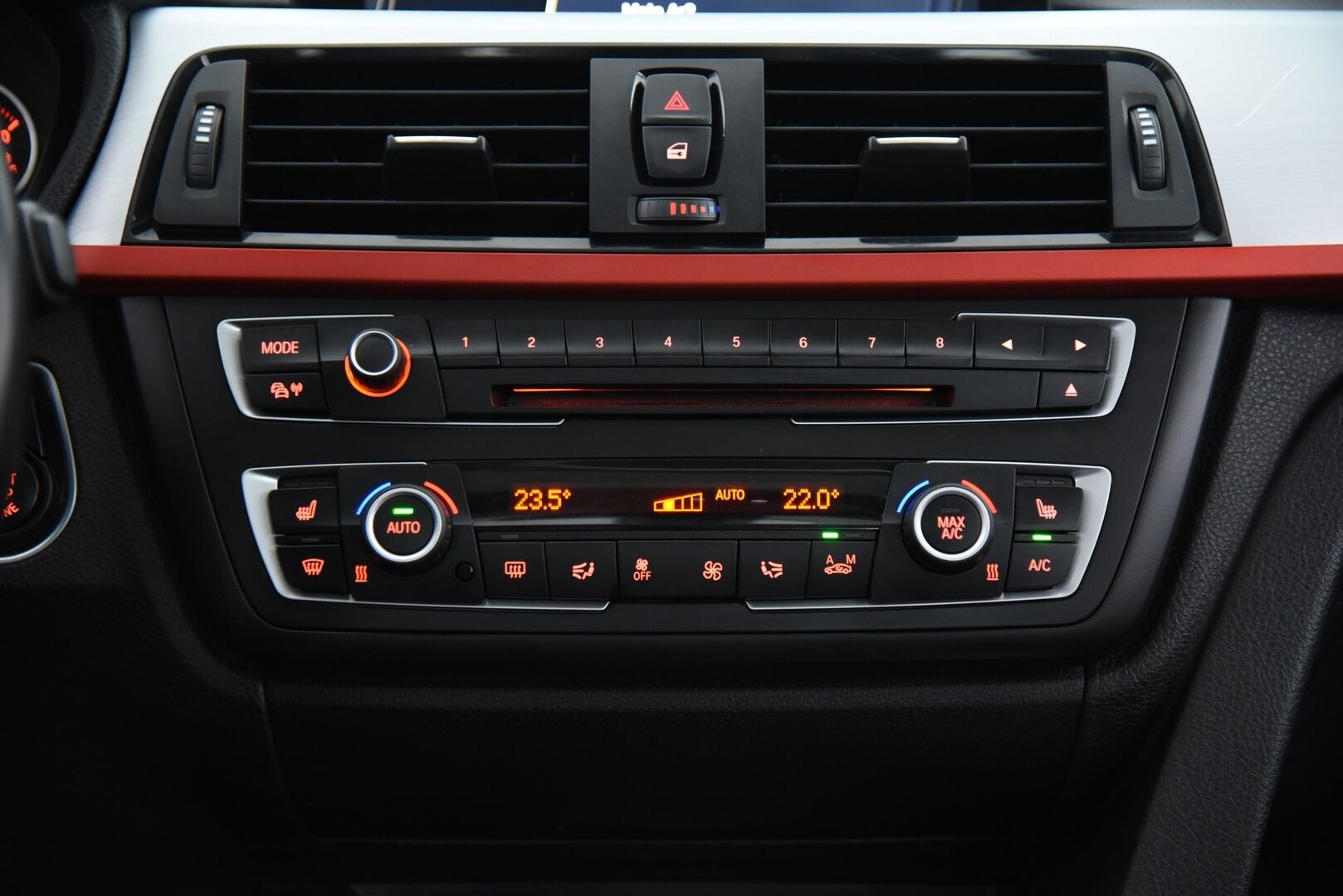 BMW 328 2013 TwinPower Turbo Sport A xDrive F30 / H/K / HUD / Kattoluukku / Keyless / Prof. navi - Juuri katsastettu ja huollettu!