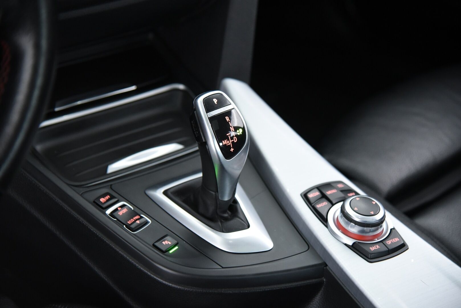 BMW 328 2013 TwinPower Turbo Sport A xDrive F30 / H/K / HUD / Kattoluukku / Keyless / Prof. navi - Juuri katsastettu ja huollettu!