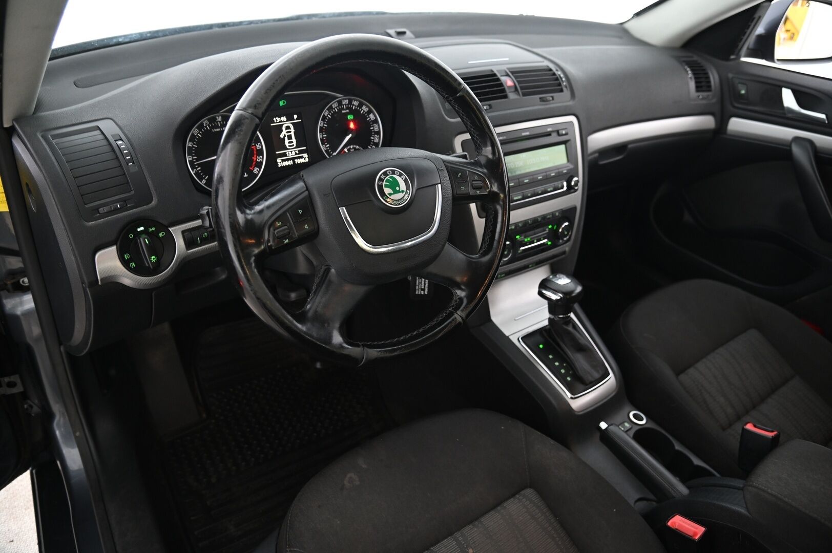 Skoda Octavia 2012 1,6 TDI Elegance DSG Autom.*Myydään Huutokaupat.com*