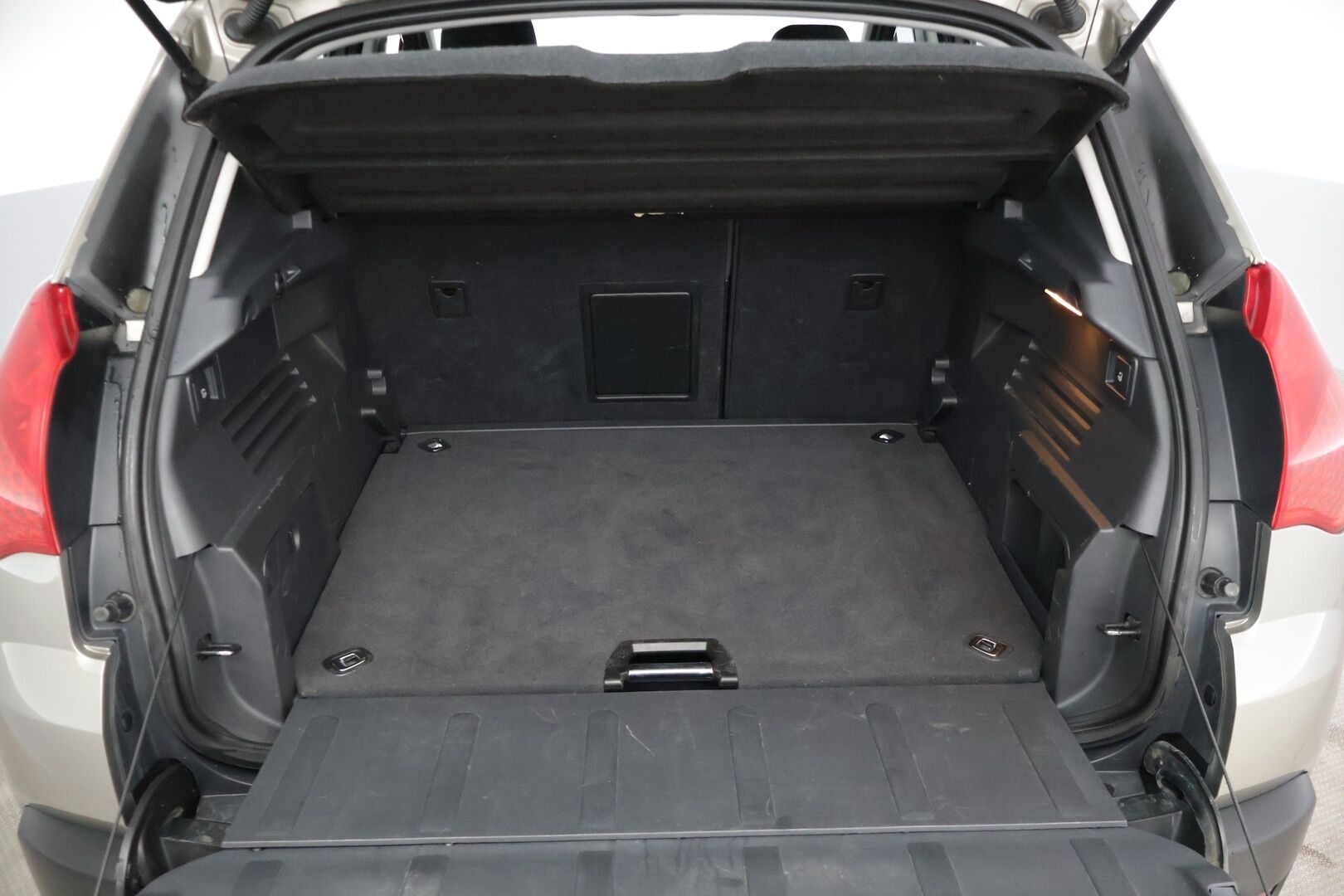 Peugeot 3008 2012 Limited 120 VTi * Suomi auto / Kahdet renkaat / Lohkolämmitin + sis / Aux / Ilmastointi / Penkinlämmittimet * - *Tästä asiallisesti huollettu suomi auto kaksilla renkailla ja vanteilla,Kattava huoltohistoria*