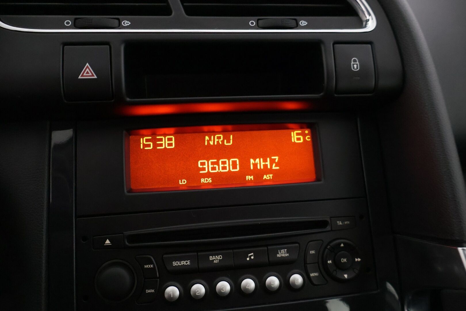 Peugeot 3008 2012 Limited 120 VTi * Suomi auto / Kahdet renkaat / Lohkolämmitin + sis / Aux / Ilmastointi / Penkinlämmittimet * - *Tästä asiallisesti huollettu suomi auto kaksilla renkailla ja vanteilla,Kattava huoltohistoria*