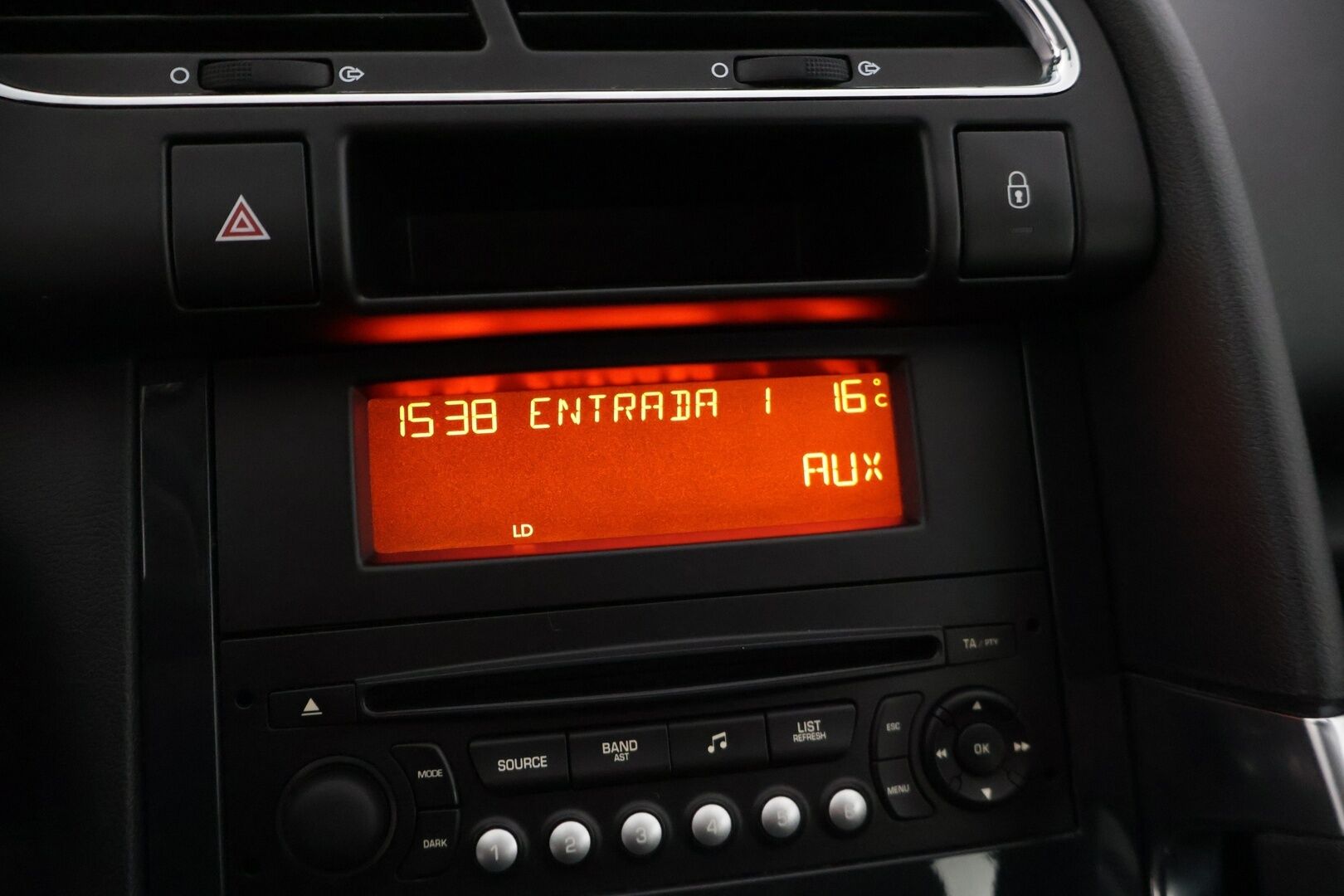 Peugeot 3008 2012 Limited 120 VTi * Suomi auto / Kahdet renkaat / Lohkolämmitin + sis / Aux / Ilmastointi / Penkinlämmittimet * - *Tästä asiallisesti huollettu suomi auto kaksilla renkailla ja vanteilla,Kattava huoltohistoria*