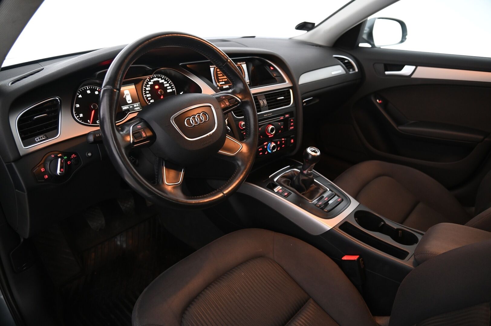 Audi A4 2012 Sedan Business 1,8 TFSI 125 kW quattro **Myydään huutokaupat.com!** - **MYYDÄÄN HUUTOKAUPAT.COM**