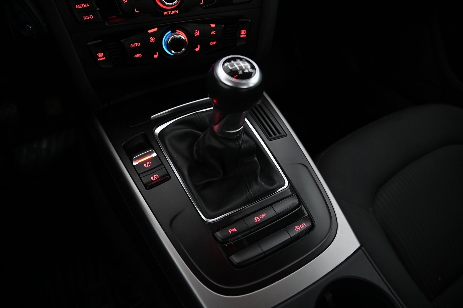 Audi A4 2012 Sedan Business 1,8 TFSI 125 kW quattro **Myydään huutokaupat.com!** - **MYYDÄÄN HUUTOKAUPAT.COM**