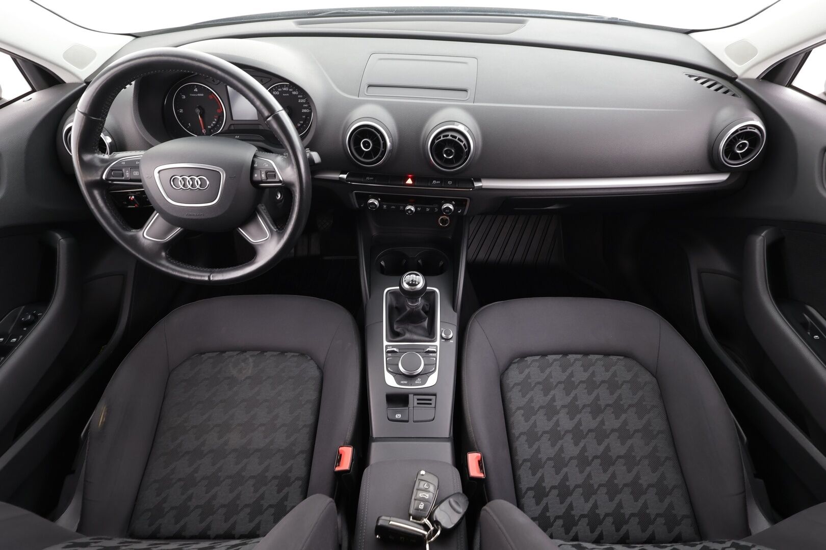 Audi A3 2013 Sportback Business 1,6 TDI 77 kW - Hiljattain huollettu ja katsastettu | Suomi-auto | Vakkari | P.tutka | Webasto | Xenon | Ilman Adblue