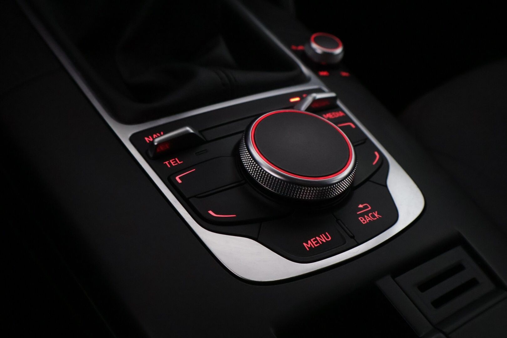 Audi A3 2013 Sportback Business 1,6 TDI 77 kW * Suomi-auto / Vakkari / P.tutka / Webasto / Xenon / Automaatti-ilmastointi * - Juuri leimattu Webastolla, kaksilla renkailla sekä vanteilla varusteltu Suomiauto! - HULLUT AVAJAISHULINAT KORKOTARJOUS 3,29 %