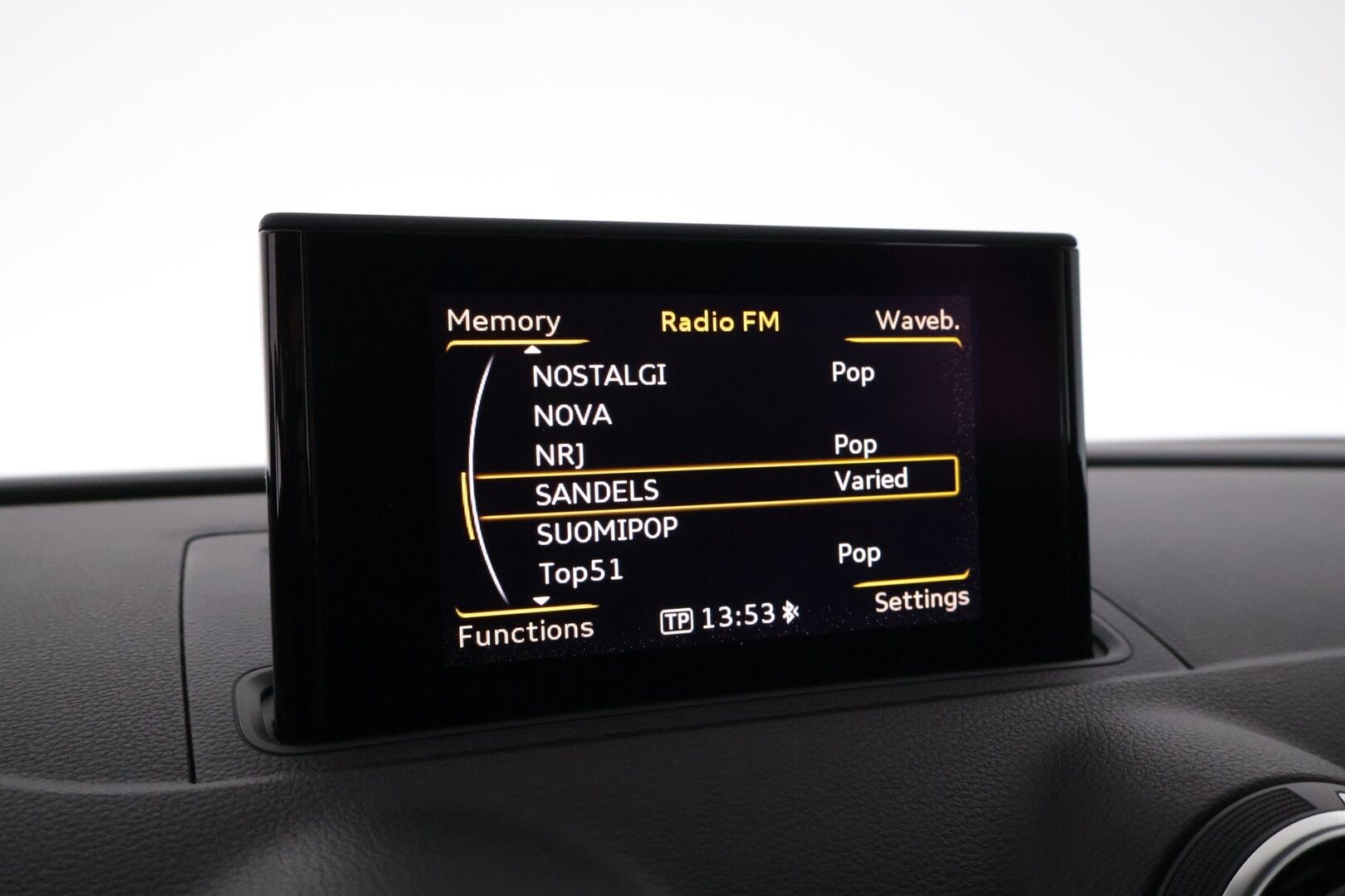 Audi A3 2013 Sportback Business 1,6 TDI 77 kW * Suomi-auto / Vakkari / P.tutka / Webasto / Xenon / Automaatti-ilmastointi * - Juuri leimattu Webastolla, kaksilla renkailla sekä vanteilla varusteltu Suomiauto! - HULLUT AVAJAISHULINAT KORKOTARJOUS 3,29 %