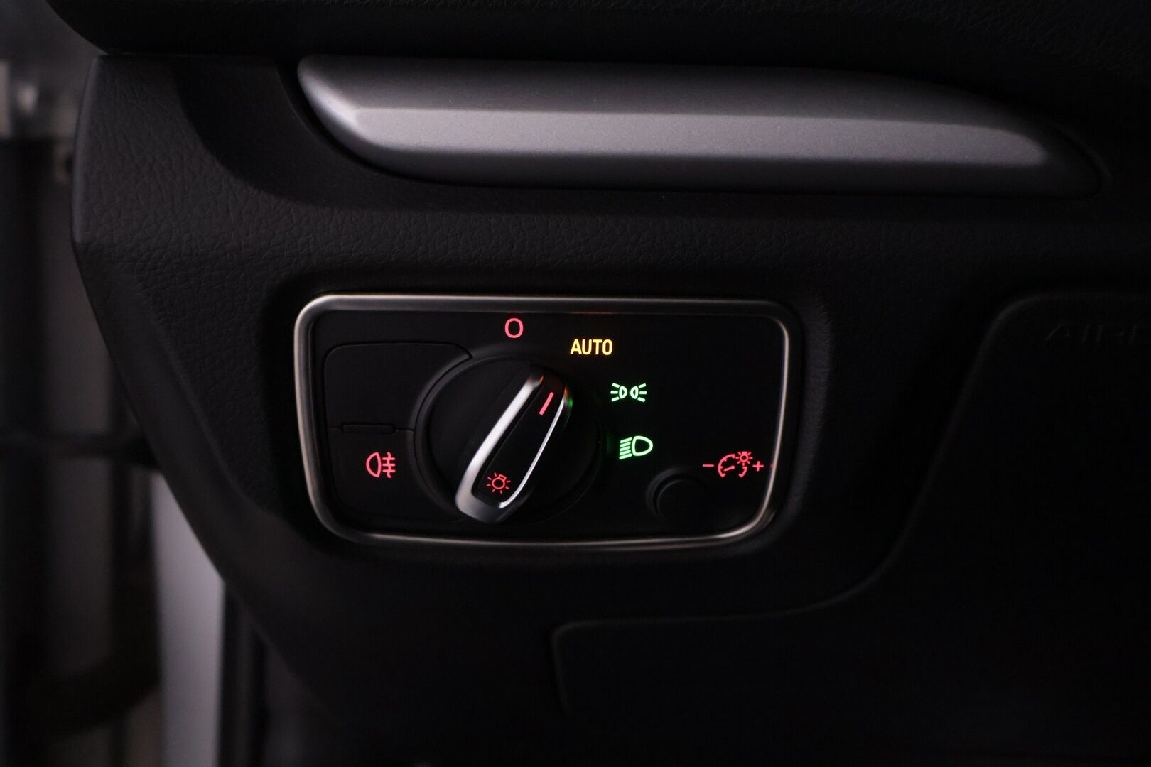 Audi A3 2013 Sportback Business 1,6 TDI 77 kW * Suomi-auto / Vakkari / P.tutka / Webasto / Xenon / Automaatti-ilmastointi * - Juuri leimattu Webastolla, kaksilla renkailla sekä vanteilla varusteltu Suomiauto! - HULLUT AVAJAISHULINAT KORKOTARJOUS 3,29 %