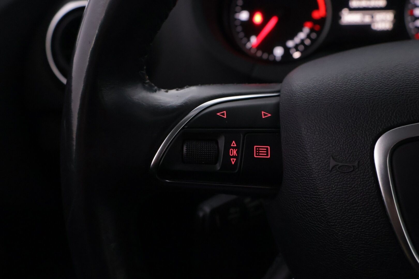 Audi A3 2013 Sportback Business 1,6 TDI 77 kW * Suomi-auto / Vakkari / P.tutka / Webasto / Xenon / Automaatti-ilmastointi * - Juuri leimattu Webastolla, kaksilla renkailla sekä vanteilla varusteltu Suomiauto! - HULLUT AVAJAISHULINAT KORKOTARJOUS 3,29 %