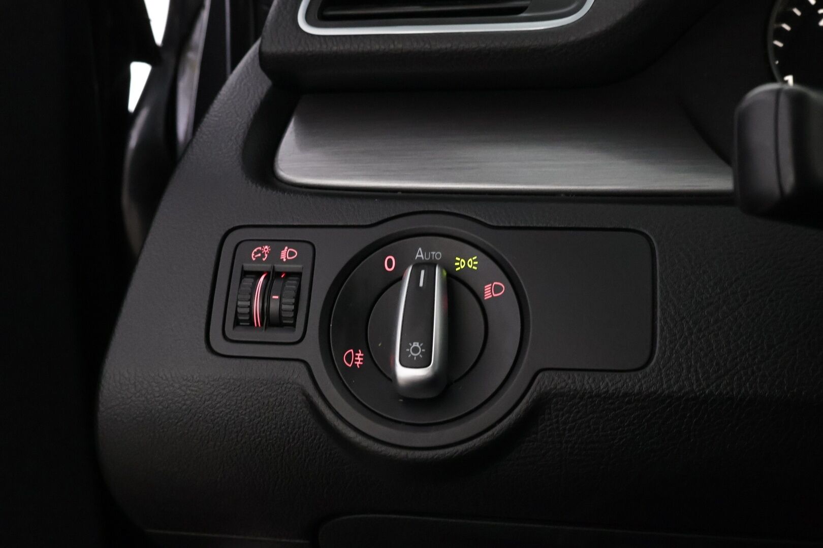 Volkswagen Passat 2013 Variant Comfortline 2,0 TDI 103 kW (140 hv) BlueMotion Technology DSG-aut - YritysOutlet - Myydään vain yrityksille - – Tämä auto myydään YritysOutlet -valikoimasta vain yritykselle