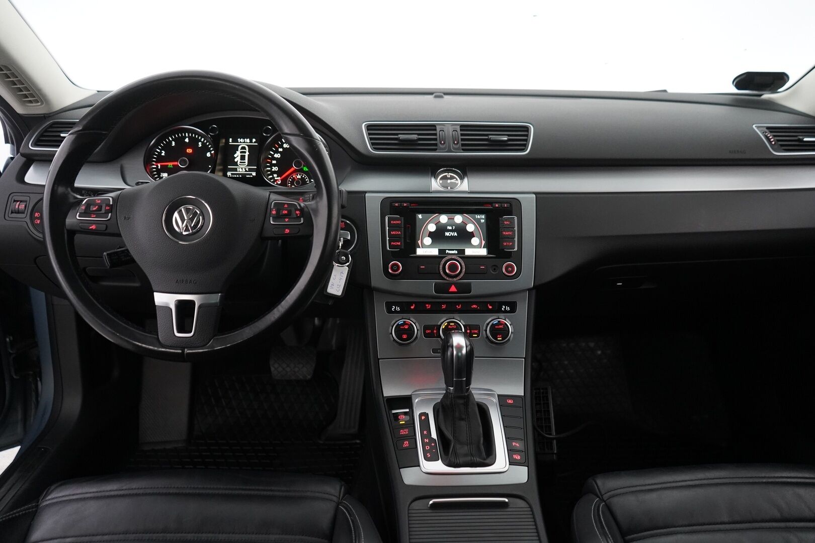 Volkswagen CC 2013 1,4 TSI MultiFuel 118 kW (160 hv) DSG-automaatti *ACC / Nahat / Panorama / Koukku / Osasähkö* - Kahdet renkaat VW aluvantein / Todella hyvät huollot / Suomi-auto