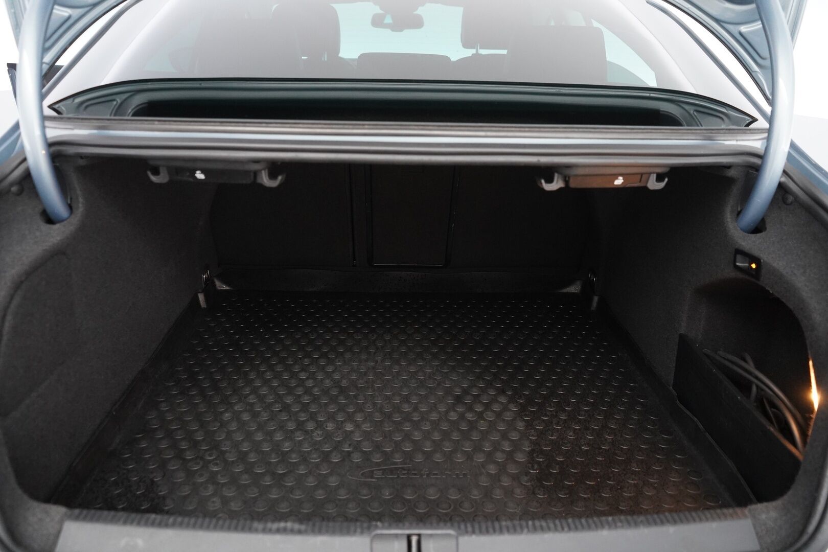 Volkswagen CC 2013 1,4 TSI MultiFuel 118 kW (160 hv) DSG-automaatti *ACC / Nahat / Panorama / Koukku / Osasähkö* - Kahdet renkaat VW aluvantein / Todella hyvät huollot / Suomi-auto