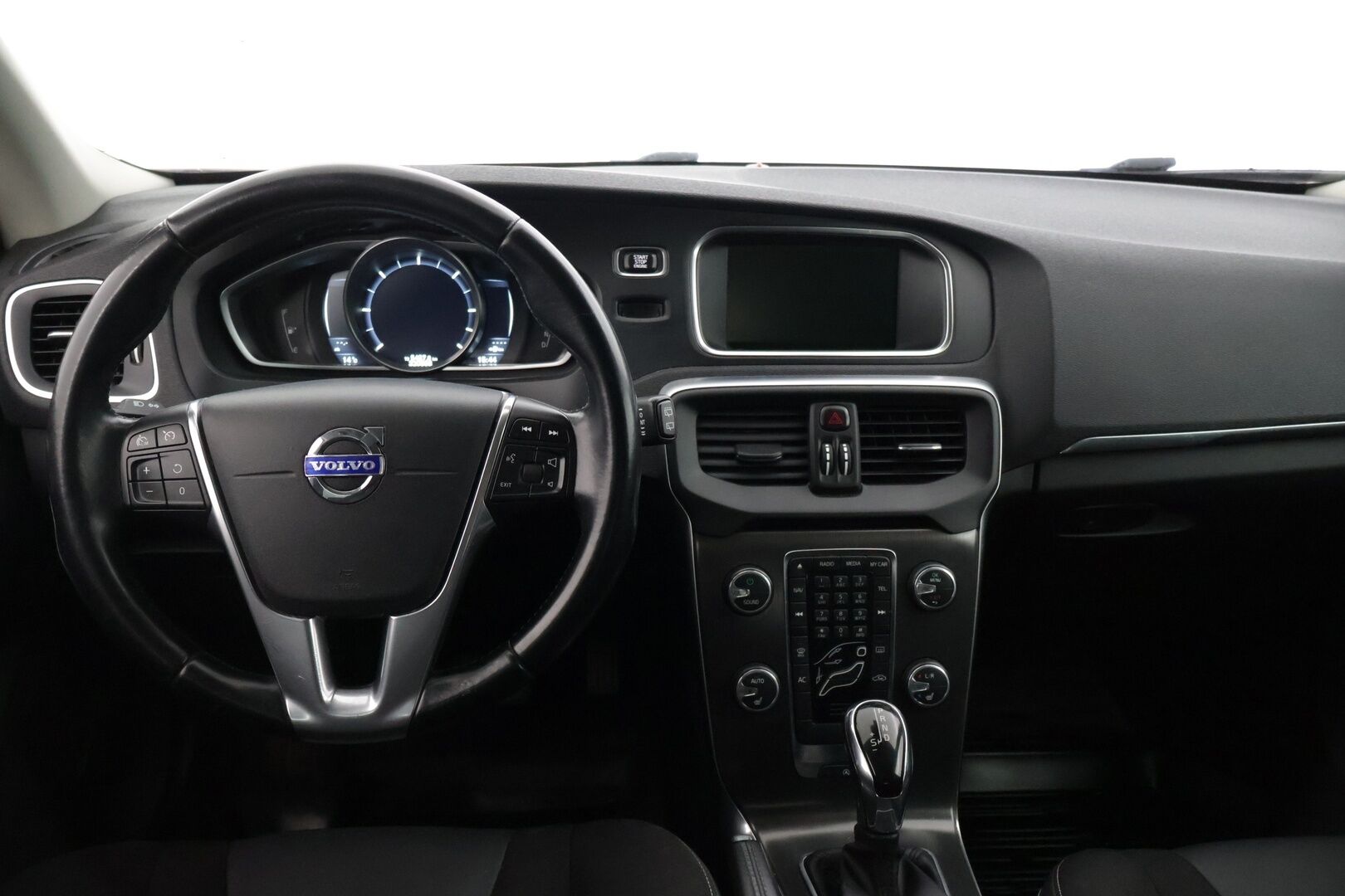 Volvo V40 2013 D2 Momentum aut * Webasto / P-tutkat takana / Bluetooth / Lohkolämmitin / Navi * - Suomi-auto / Hyvin pidetty / 2x Aluvanteet